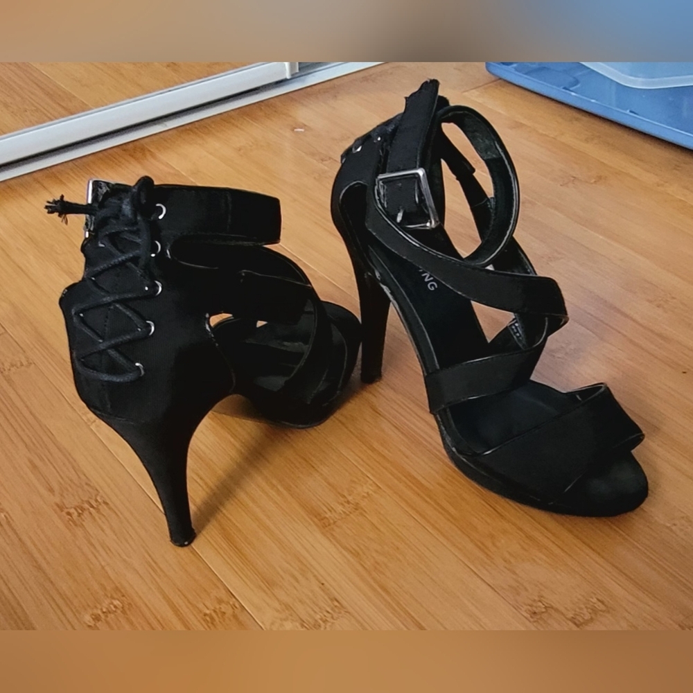 Sophisticated Black High-Heeled Strappy Gladiator Sandals Size 6